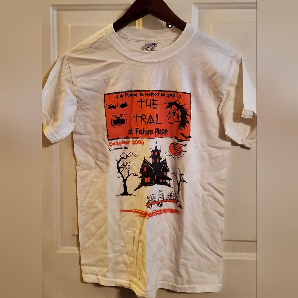 Gildan Activewear Halloween Trail Tee, size small